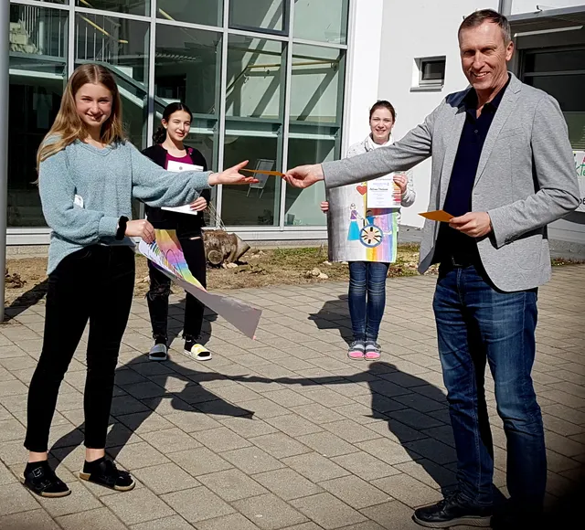 „FRIEDEN DURCH HILFSBEREITSCHAFT“