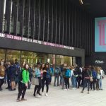 Gruppenfoto vor dem Musiktheater