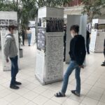 Schüler innen der 4E beim Besuch der Wanderausstellung